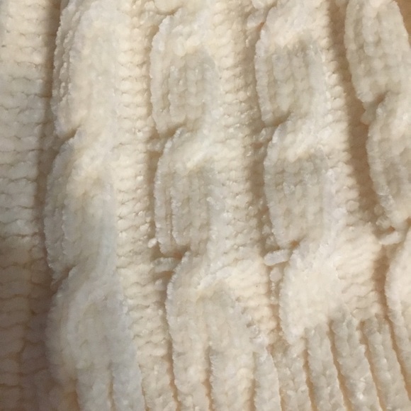 Micro Velvet Pom Hat - Picture 4 of 5